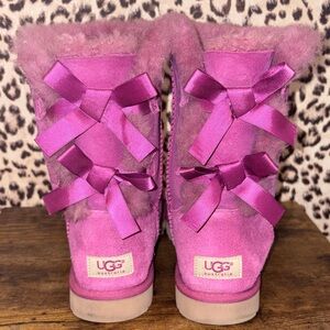2014 EUC 🩷🩷UGG Fuchsia baily bow boots